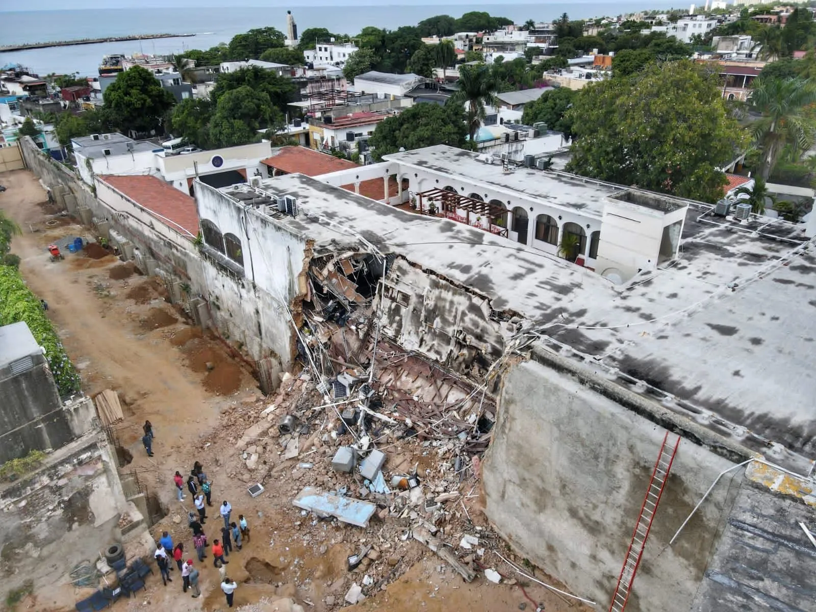 COE investiga posibles causas de desplome del techo del CODIA en la ...