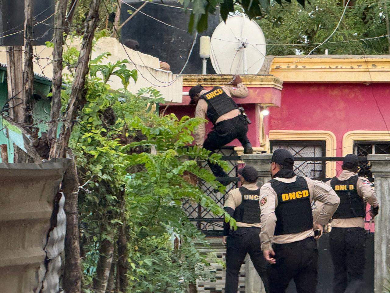 Capturan a “Cacon” y “El Lindo”, presuntos cabecillas de microtráfico en Boca Chica Capturan a “Cacon” y “El Lindo”, presuntos cabecillas de microtráfico en Boca Chica