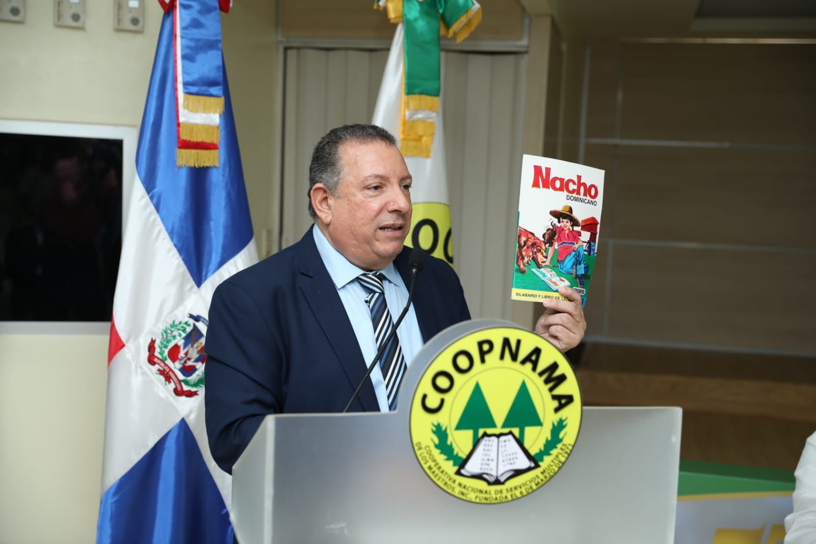 COOPNAMA reconoce trayectoria y aportes del médico y filántropo Cruz Jiminián y del profesor Melanio Hernández, autor del libro Nacho COOPNAMA reconoce trayectoria y aportes del médico y filántropo Cruz Jiminián y del profesor Melanio Hernández, autor del libro Nacho