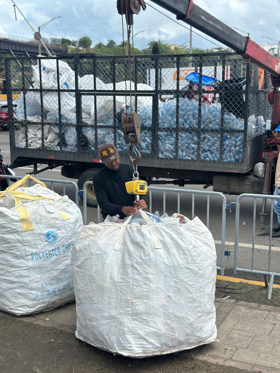 Medio Maratón Claro convierte el deporte en acción sostenible al reciclar más de 18 mil botellas plásticas Medio Maratón Claro convierte el deporte en acción sostenible al reciclar más de 18 mil botellas plásticas