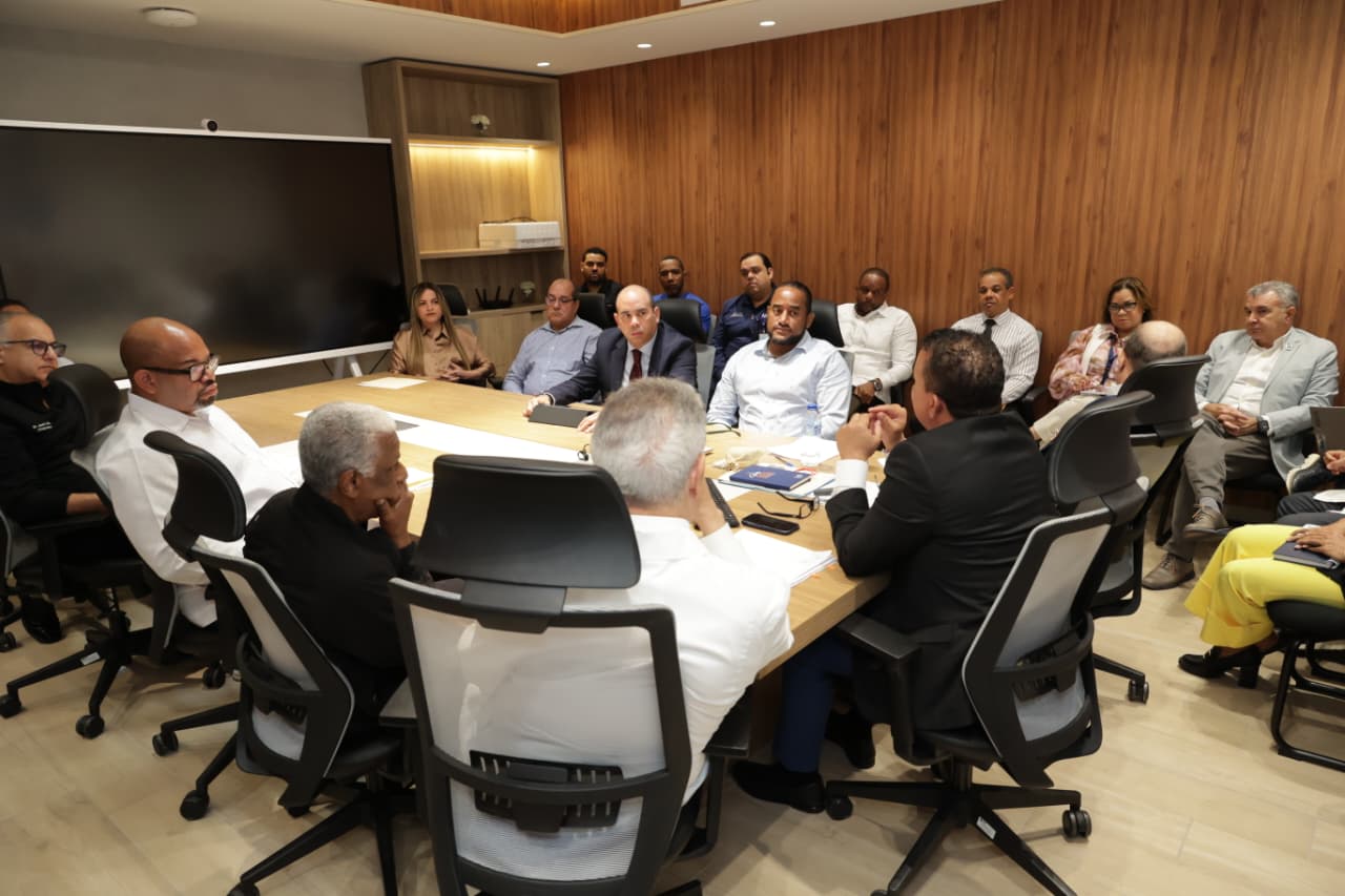 Titular SNS sostiene reunión para coordinar acciones en la Red Hospitalaria en Semana Santa Titular SNS sostiene reunión para coordinar acciones en la Red Hospitalaria en Semana Santa