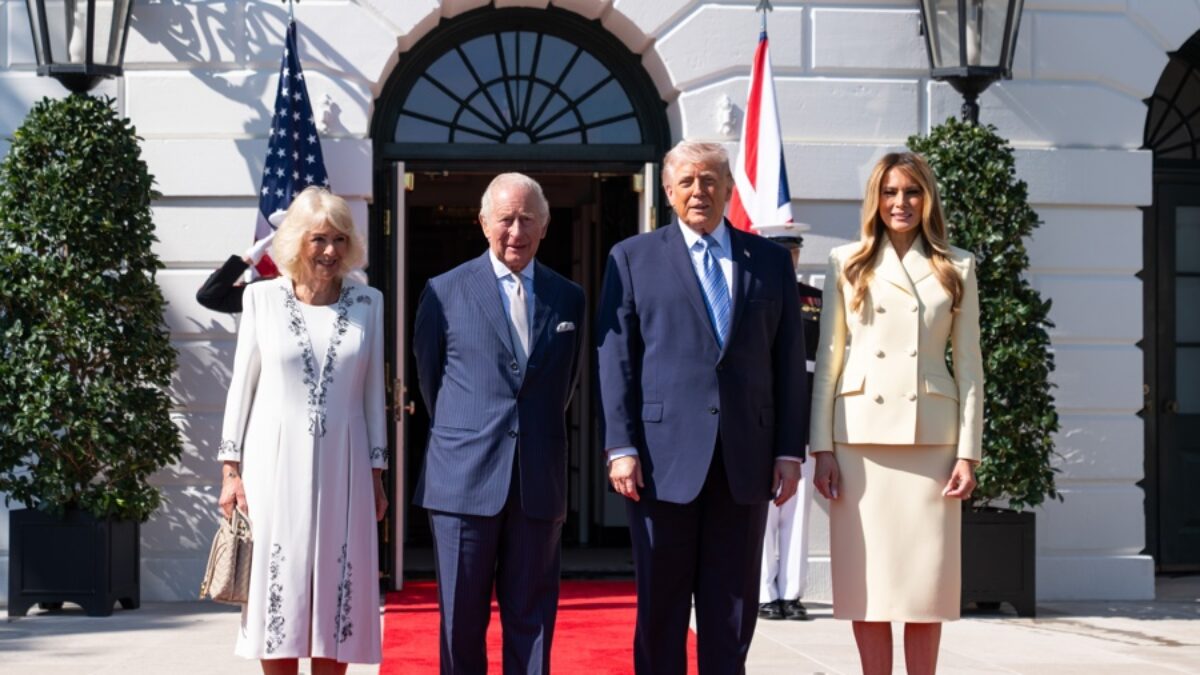 Trump recibe a Carlos III para tomar el té y le muestra la nueva colmena de la Casa Blanca #NoticiasSIN 

Amplíe detalles aquí: