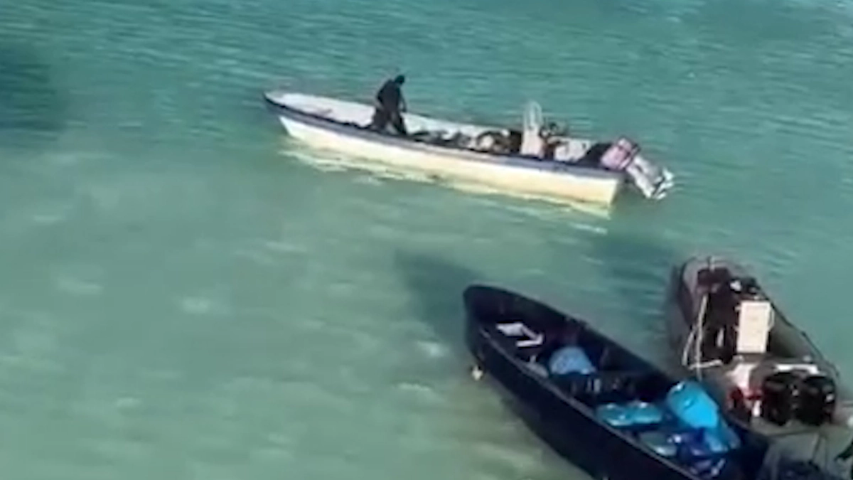 ¡A fuego cruzado! Autoridades confiscan 1.6 toneladas de cocaina en Pedernales