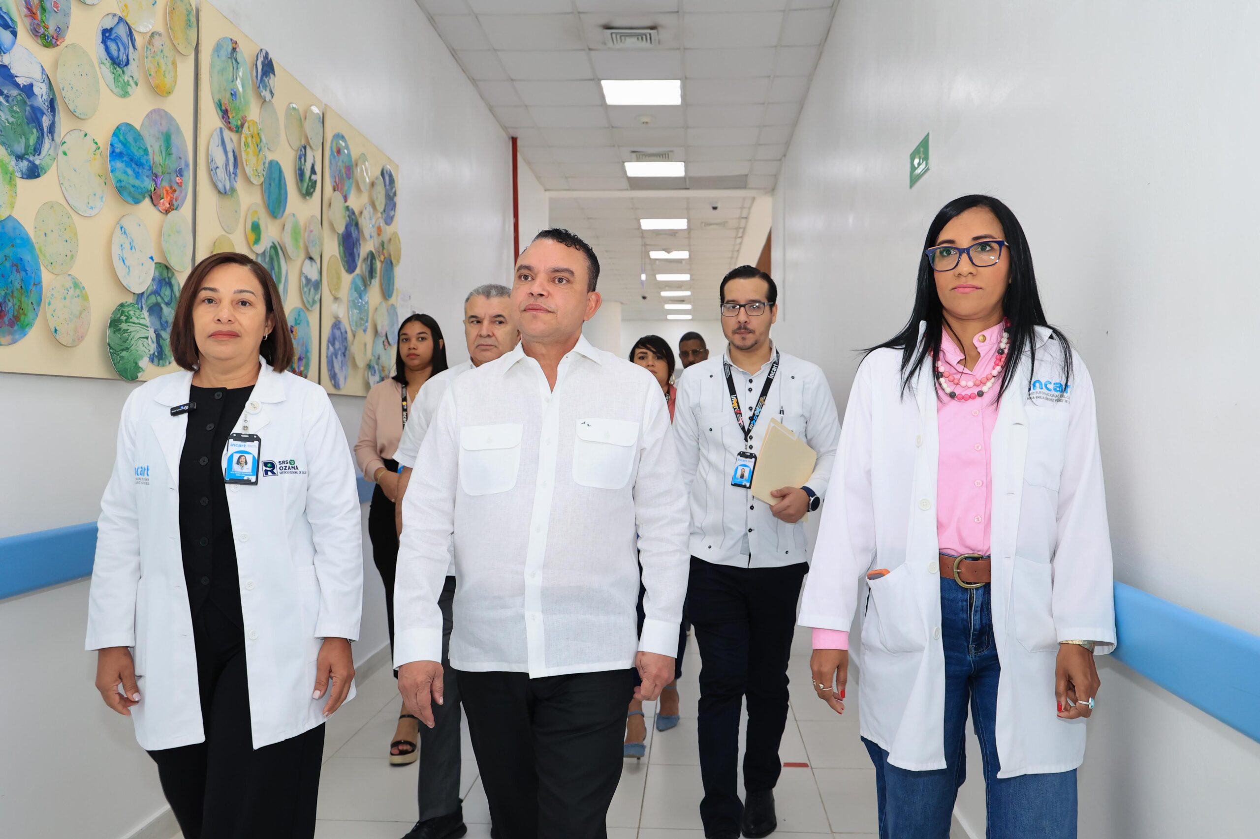Primera dama y director del SNS realizan visita al Incart