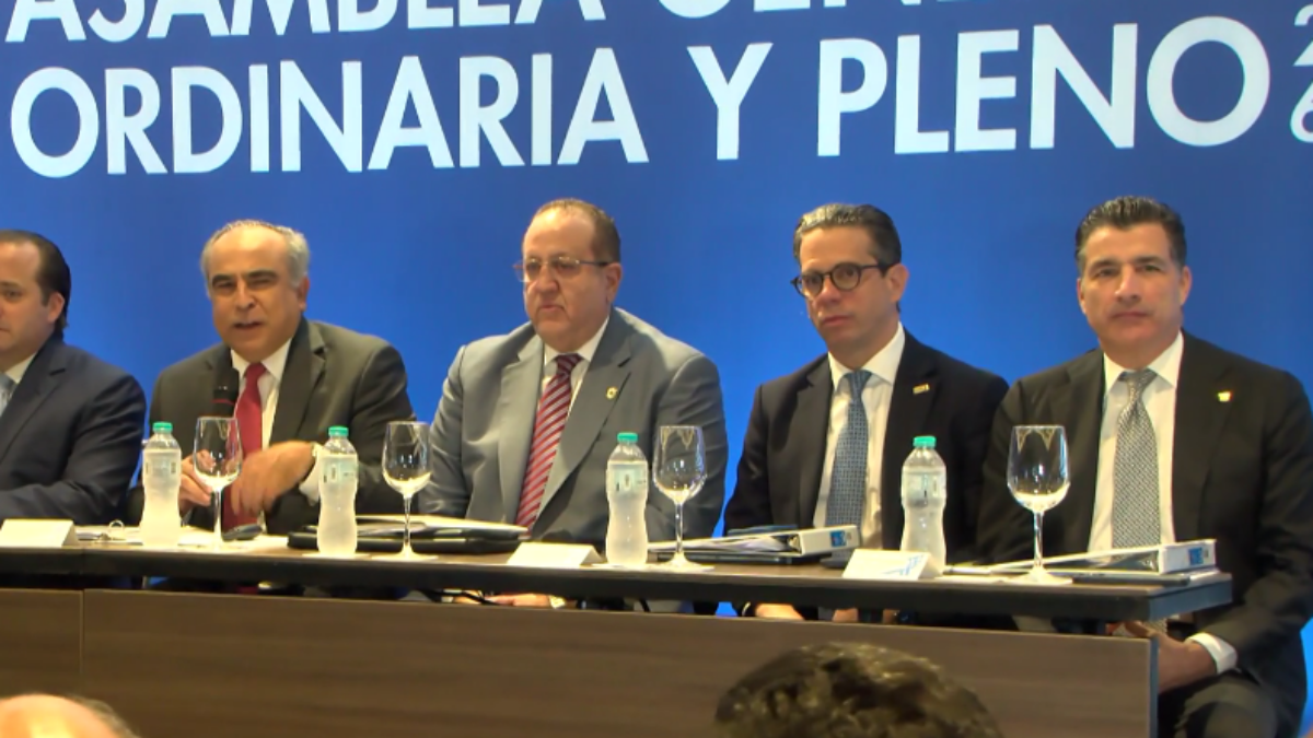 CONEP y ministros tratan de consensuar estrategia contra las alzas #NoticiasSIN

Detalles en:  

Visítenos en nuestro periódico