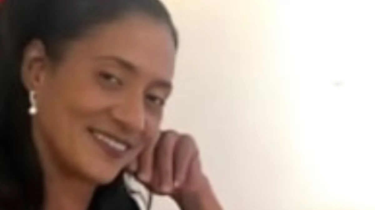 Hombre mata a mujer y hiere gravemente a su hijo tras ataque con arma blanca