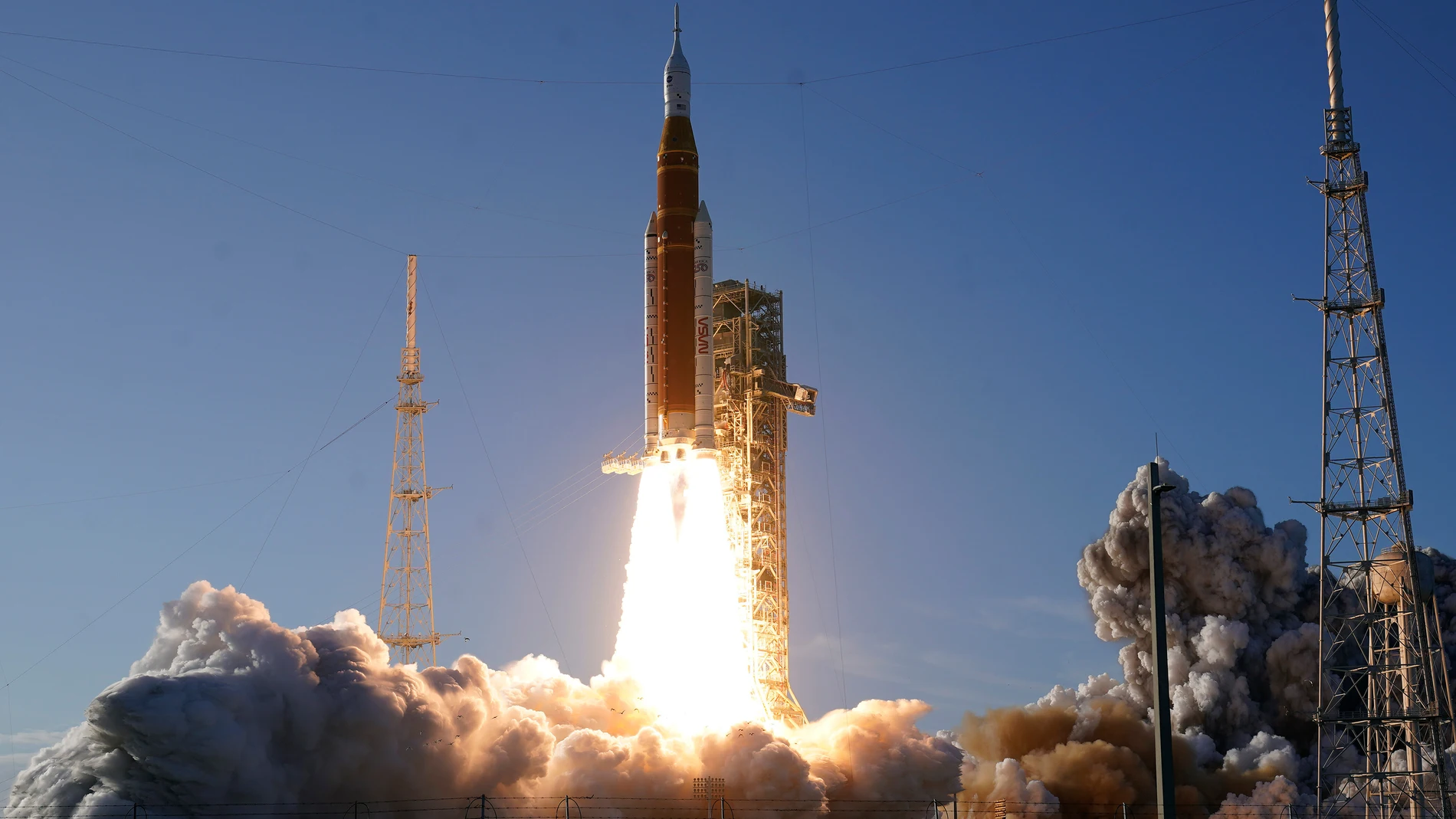 La NASA confirma éxito de la inyección translunar de Artemis II pese a incidentes menores