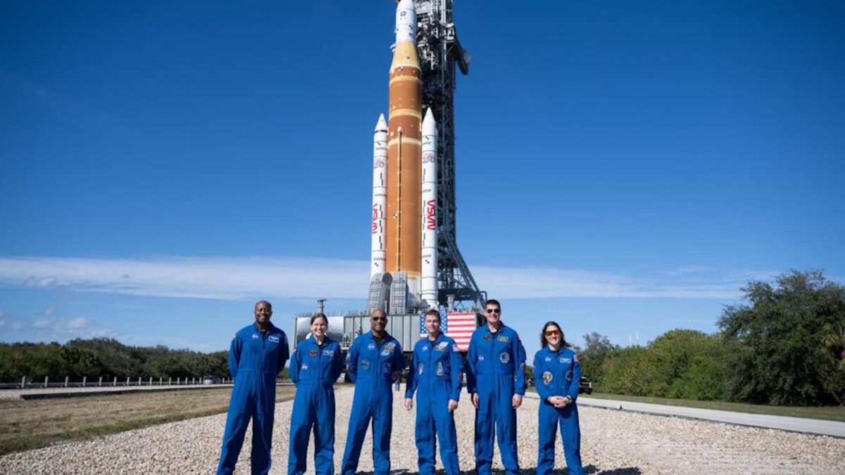 La NASA confirma éxito de la inyección translunar de Artemis II pese a incidentes menores #NoticiasSIN 

Amplíe detalles aquí: