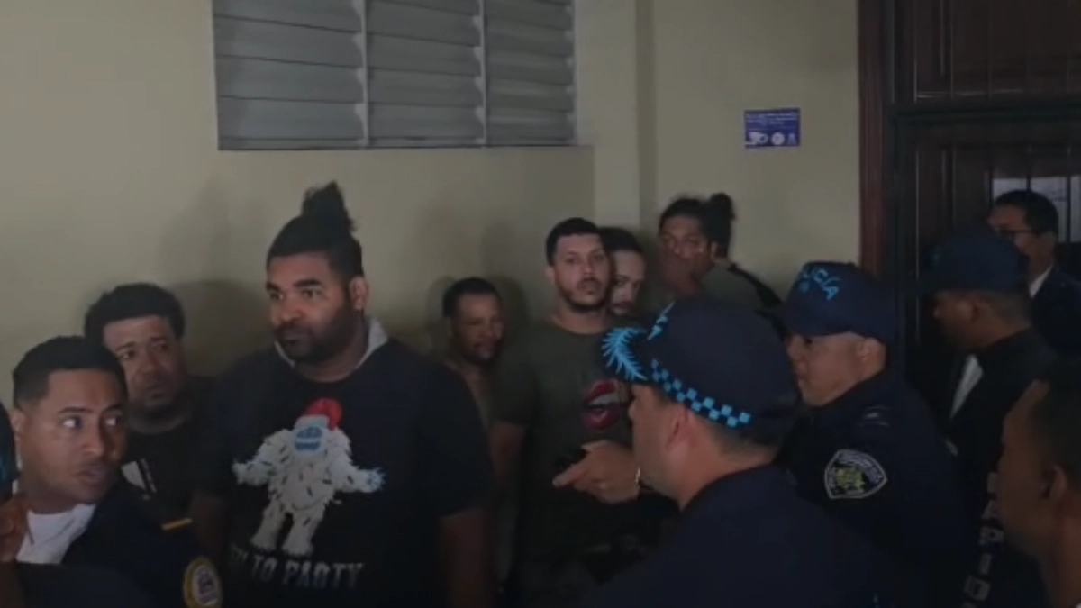 Prisión preventiva para siete acusados por muerte de chofer en Santiago