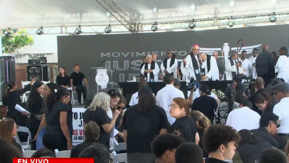 Padre Rogelio cuestiona actitud de la familia Espaillat: “¿Por qué esa actitud tan lejana de la realidad?” #NoticiasSIN #JetSet #HermanosEspaillat

Detalles en: