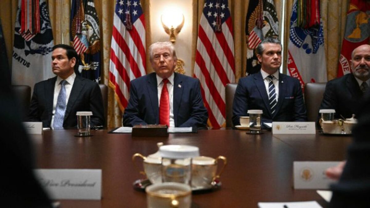 Trump acelera los cambios en su gabinete en medio de la impopular guerra de Irán #NoticiasSIN 

Amplíe detalles aquí: