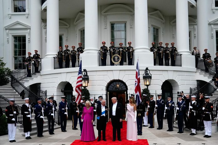 Trump elogia al rey Carlos III: «logró que los demócratas se pusieran de pie»