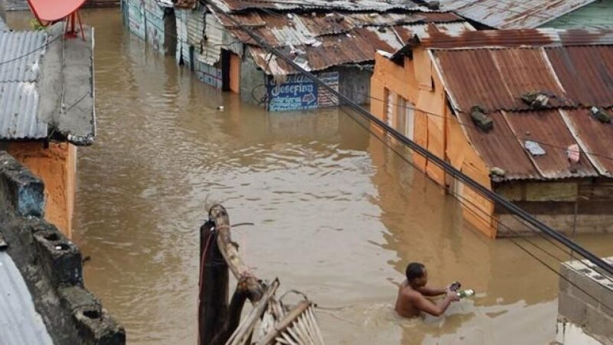 Una muerte, fuertes inundaciones y cuantiosos daños en el país por las lluvias #NoticiasSIN

Detalles en: 

Visítenos en nuestro periódico