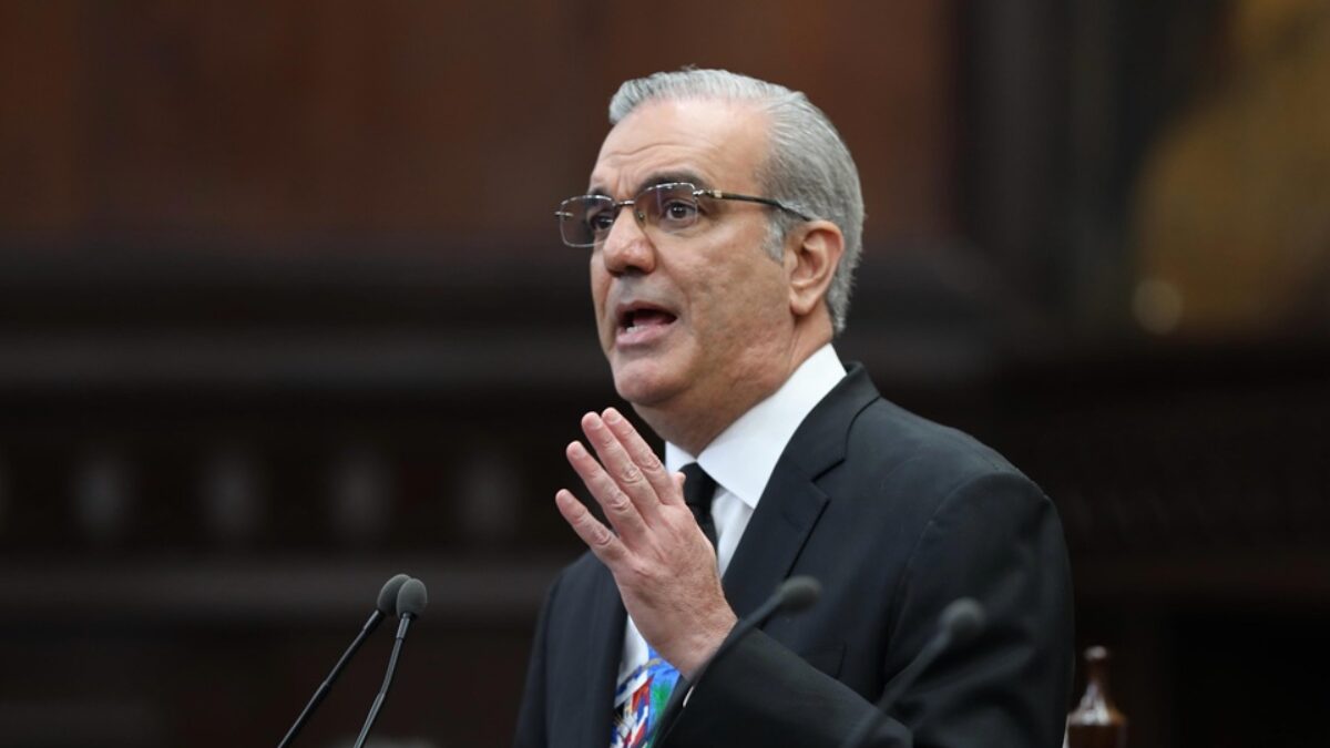 Abinader crea comisión para elaborar nueva Ley de Educación y reorganizar el sistema educativo 

#NoticiasSIN 

Amplíe detalles aquí: