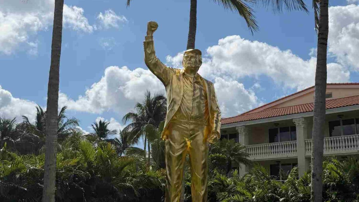 Inauguran una estatua dorada de Trump de 4,5 metros de alto en su club de golf en Florida #NoticiasSIN 

Amplíe detalles aquí: