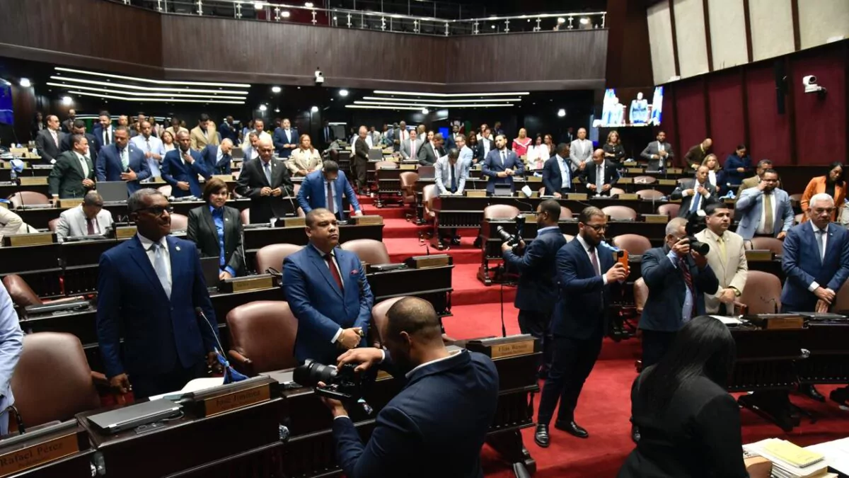 Diputados continuarán estudio del Código Laboral, con plazo fijo de una semana