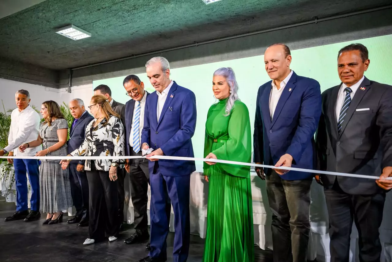 Ulises Rodríguez destaca a AMAPROSAN como referente del comercio durante apertura de la XXXV Expo Amaprosan