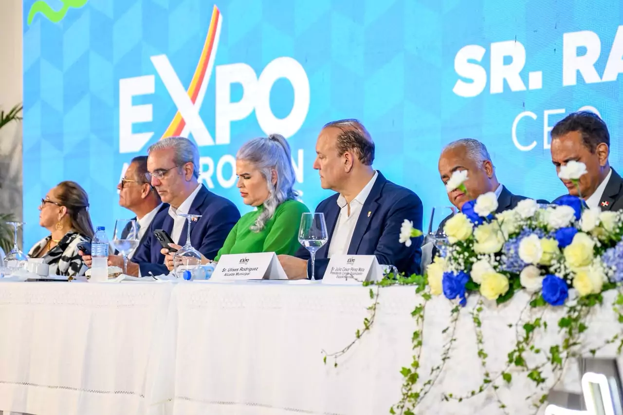 Ulises Rodríguez destaca a AMAPROSAN como referente del comercio durante apertura de la XXXV Expo Amaprosan